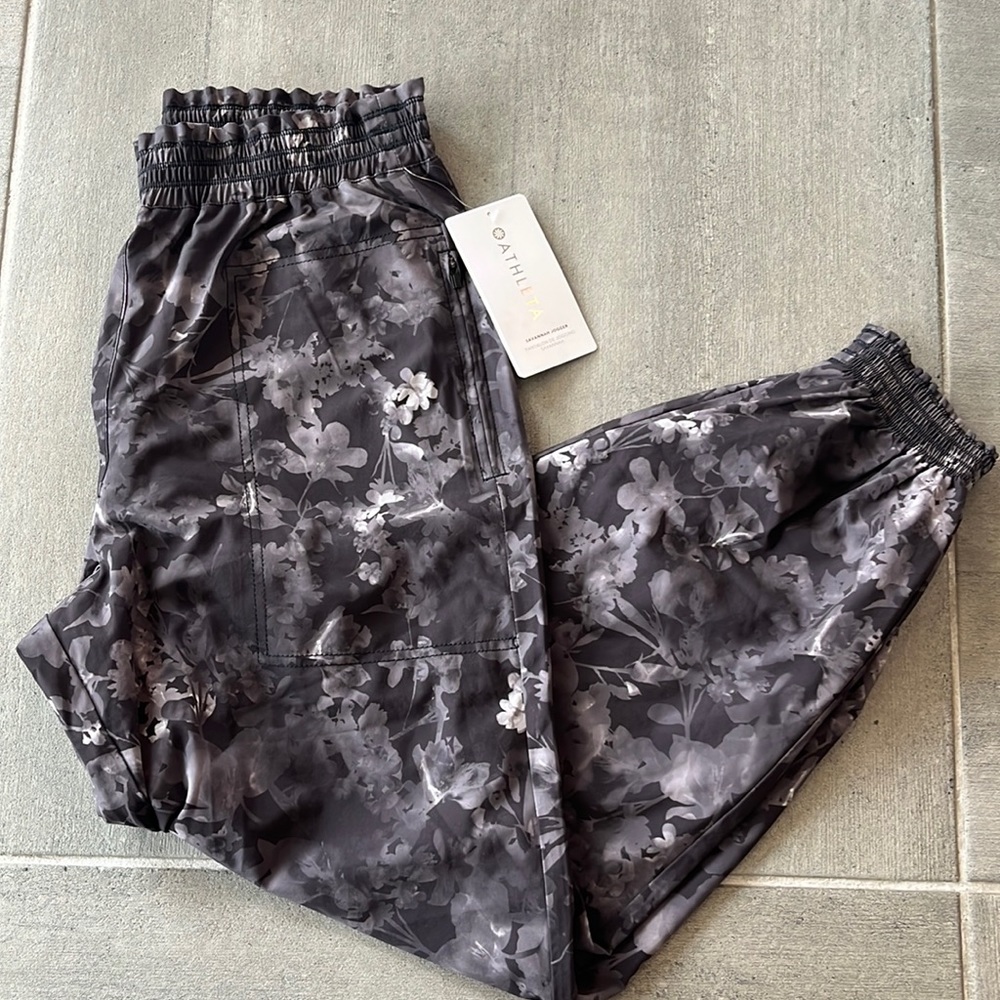 Athleta, Savannah Jogger NWT size 4
